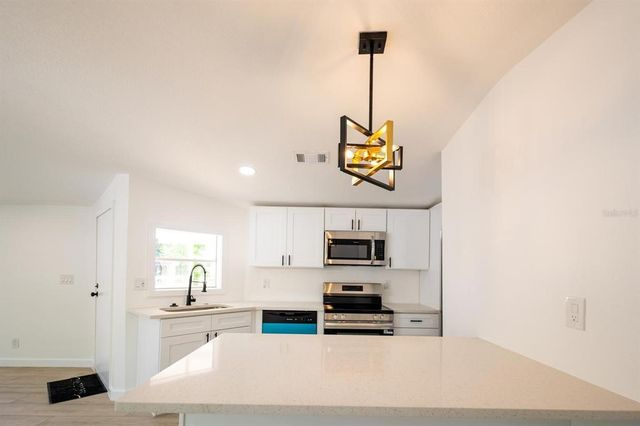 5907 SUSSEX COURT, Tampa, FL 33615