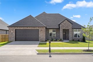 2835 N Grey Squirrel Drive, Fayetteville, AR 72704