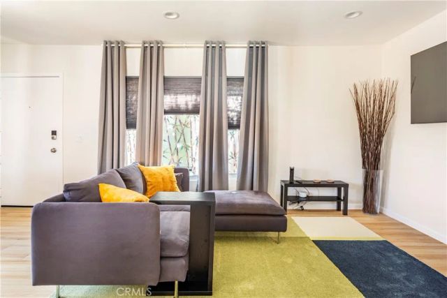 239 W Hillcrest, Inglewood, CA 90301