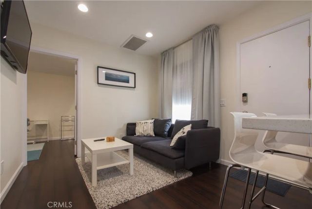 239 W Hillcrest, Inglewood, CA 90301