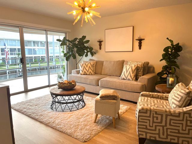 3050 NE 48th Street 205, Fort Lauderdale, FL 33308