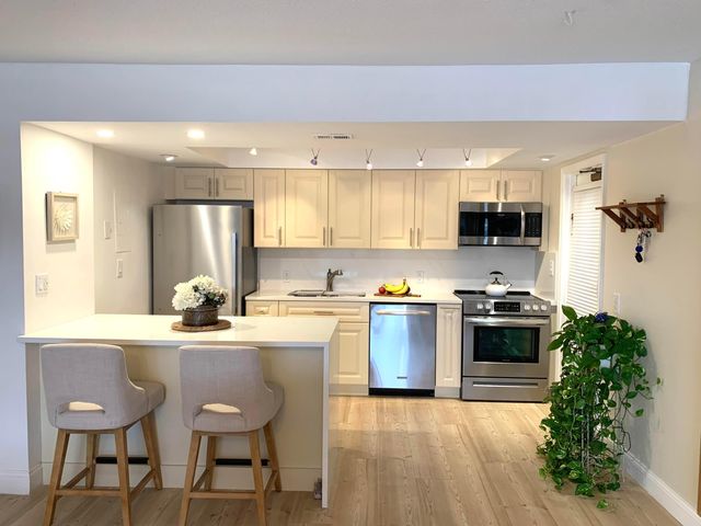 3050 NE 48th Street 205, Fort Lauderdale, FL 33308