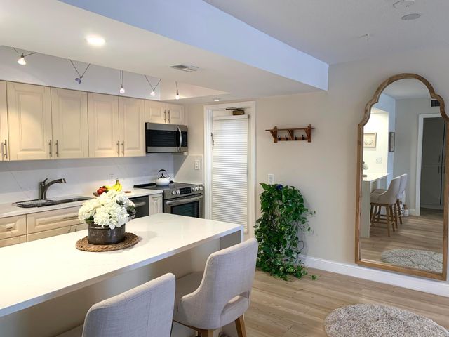 3050 NE 48th Street 205, Fort Lauderdale, FL 33308