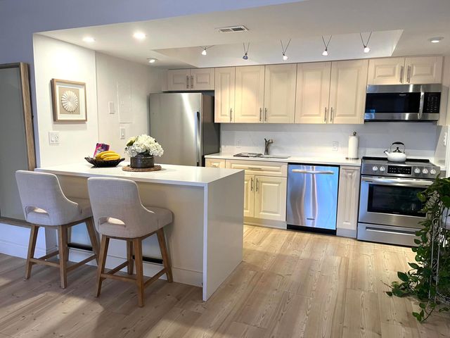 3050 NE 48th Street 205, Fort Lauderdale, FL 33308