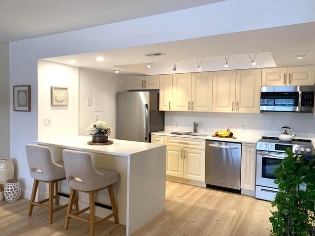 3050 NE 48th Street 205, Fort Lauderdale, FL 33308