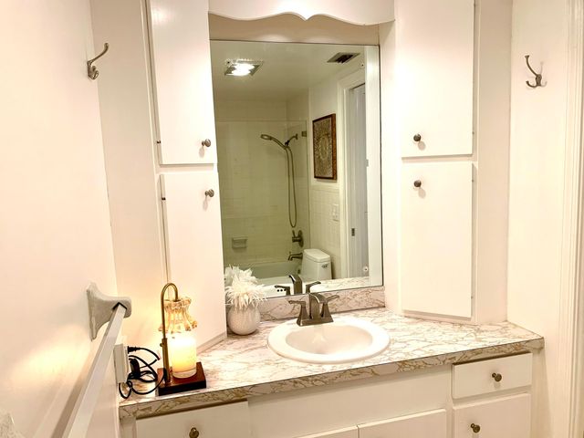 3050 NE 48th Street 205, Fort Lauderdale, FL 33308