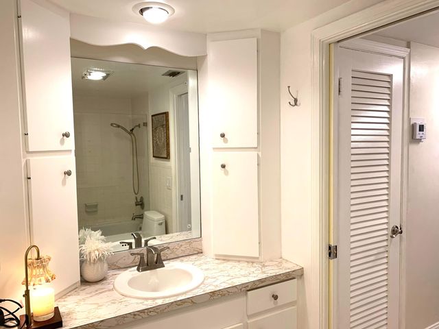 3050 NE 48th Street 205, Fort Lauderdale, FL 33308