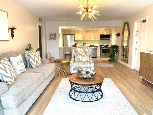 3050 NE 48th Street 205, Fort Lauderdale, FL 33308