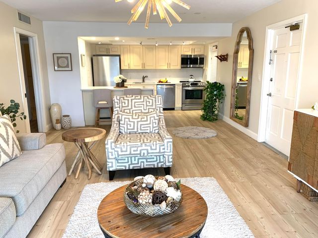 3050 NE 48th Street 205, Fort Lauderdale, FL 33308