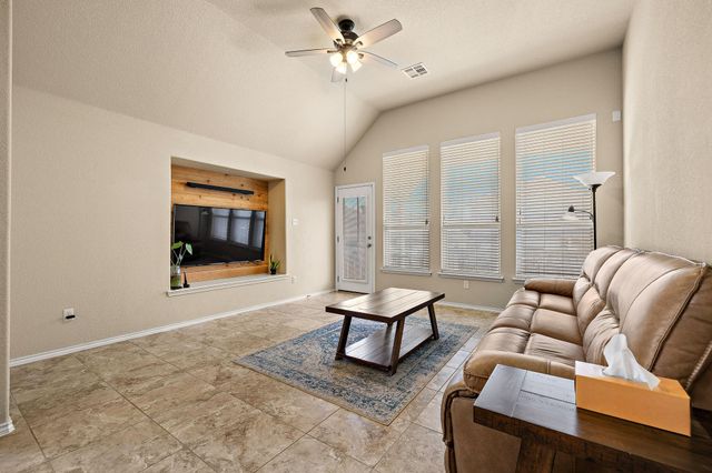 644 Peregrine WAY, Leander, TX 78641
