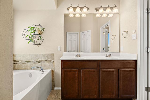 644 Peregrine WAY, Leander, TX 78641