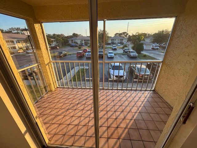 1552 SE Royal Green Cir Unit 201, Port St Lucie, FL 34952