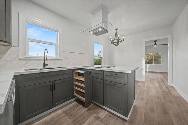 155 Foothill Dr, Sutter Creek, CA 95685