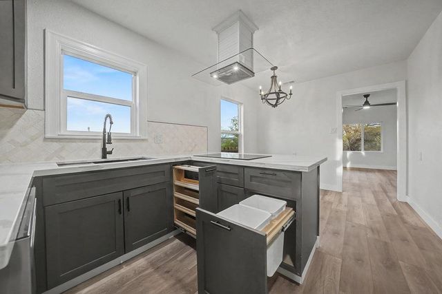 155 Foothill Dr, Sutter Creek, CA 95685