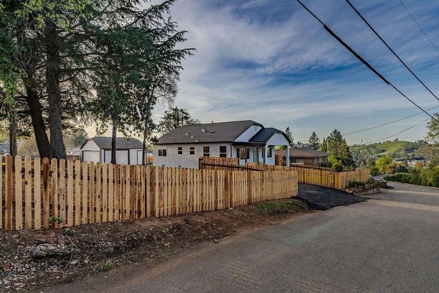 155 Foothill Dr, Sutter Creek, CA 95685