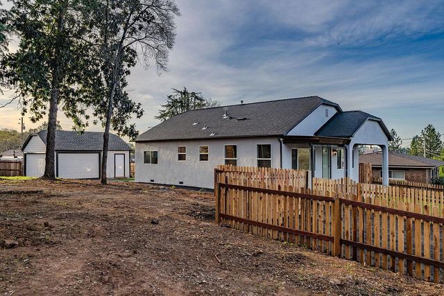 155 Foothill Dr, Sutter Creek, CA 95685