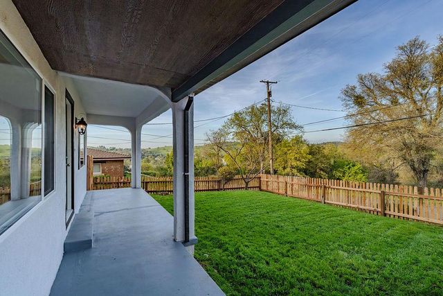 155 Foothill Dr, Sutter Creek, CA 95685