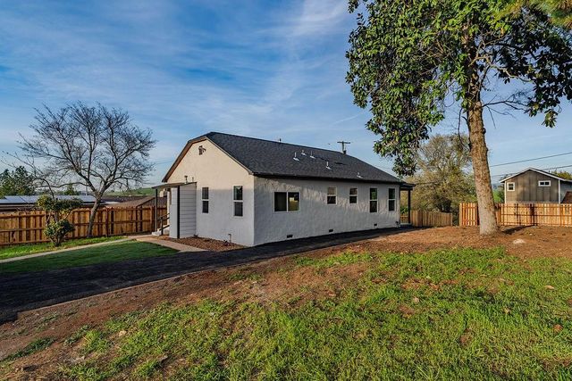 155 Foothill Dr, Sutter Creek, CA 95685