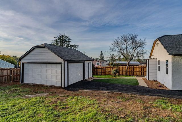 155 Foothill Dr, Sutter Creek, CA 95685