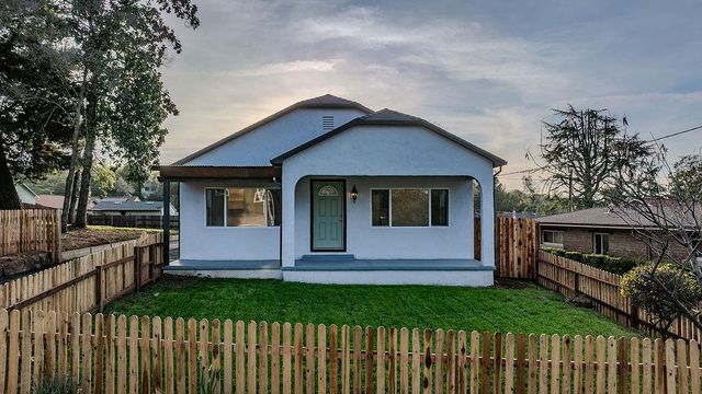 155 Foothill Dr, Sutter Creek, CA 95685
