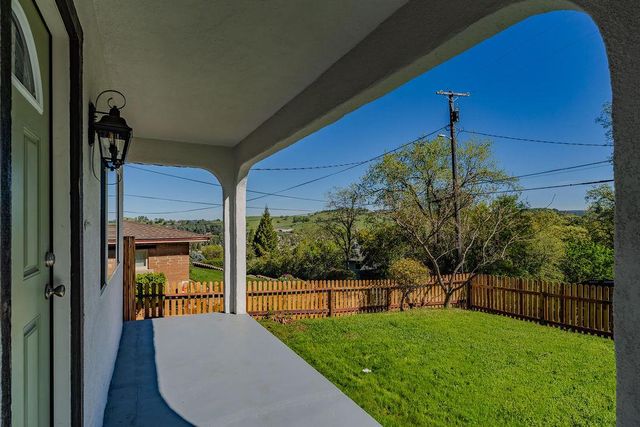 155 Foothill Dr, Sutter Creek, CA 95685