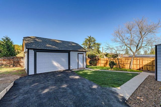 155 Foothill Dr, Sutter Creek, CA 95685