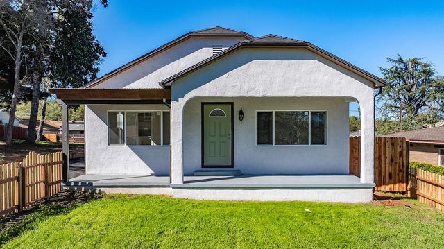 155 Foothill Dr, Sutter Creek, CA 95685