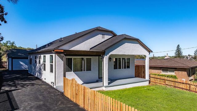 155 Foothill Dr, Sutter Creek, CA 95685