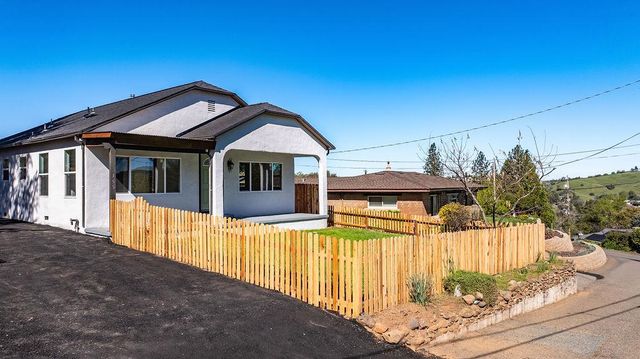 155 Foothill Dr, Sutter Creek, CA 95685