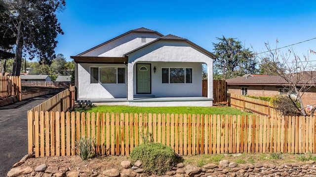 155 Foothill Dr, Sutter Creek, CA 95685