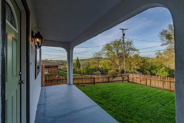 155 Foothill Dr, Sutter Creek, CA 95685