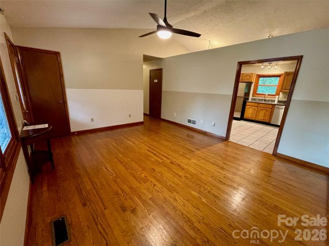 21 Ashwood Drive, Asheville, NC 28803