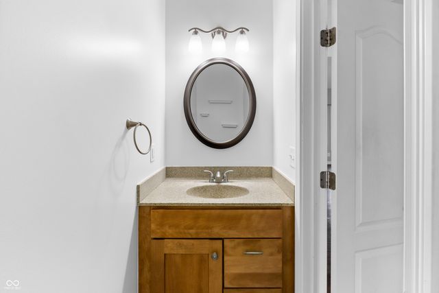 6206 Regency Drive, Columbus, IN 47203