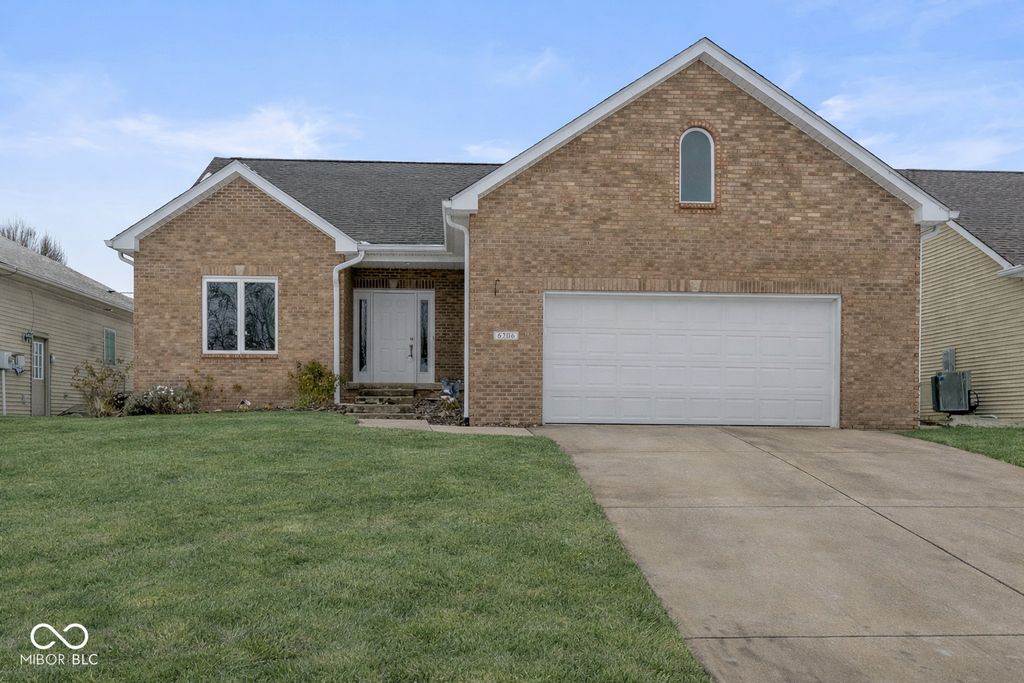 6206 Regency Drive, Columbus, IN 47203