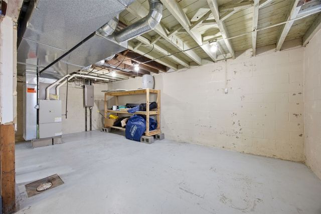 381 31st Street Dr SE, Cedar Rapids, IA 52403