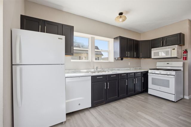 381 31st Street Dr SE, Cedar Rapids, IA 52403