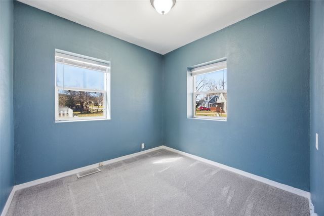 381 31st Street Dr SE, Cedar Rapids, IA 52403