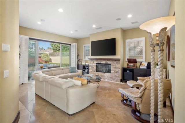 215 The Toledo, Long Beach, CA 90803