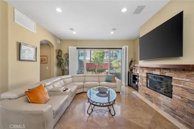 215 The Toledo, Long Beach, CA 90803
