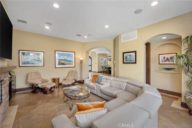 215 The Toledo, Long Beach, CA 90803