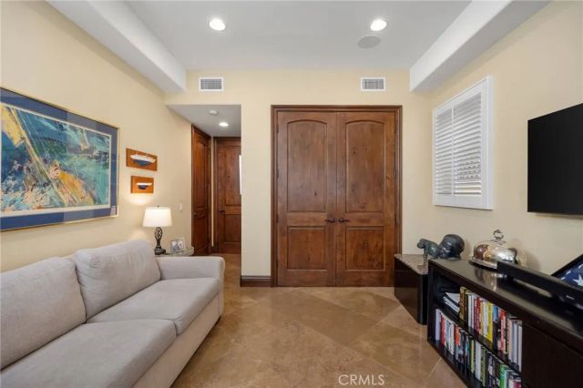 215 The Toledo, Long Beach, CA 90803