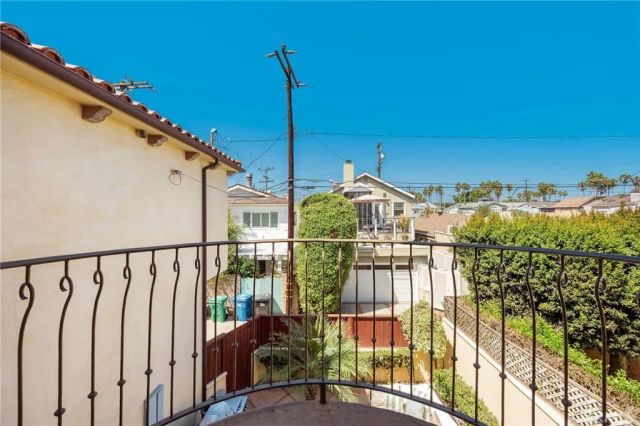 215 The Toledo, Long Beach, CA 90803