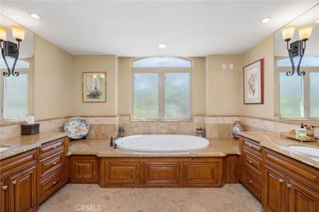 215 The Toledo, Long Beach, CA 90803