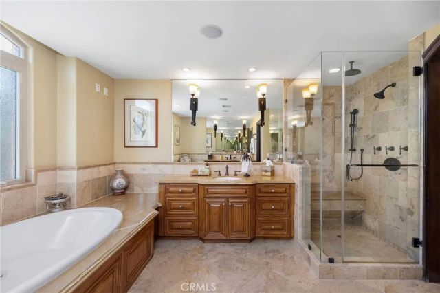 215 The Toledo, Long Beach, CA 90803