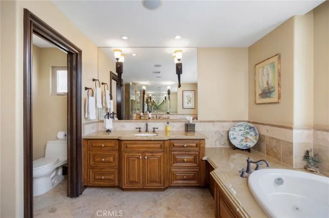 215 The Toledo, Long Beach, CA 90803