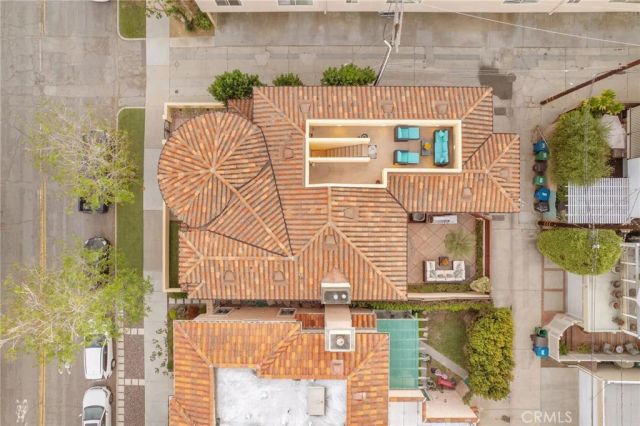 215 The Toledo, Long Beach, CA 90803