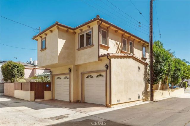 215 The Toledo, Long Beach, CA 90803