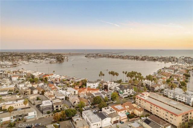 215 The Toledo, Long Beach, CA 90803