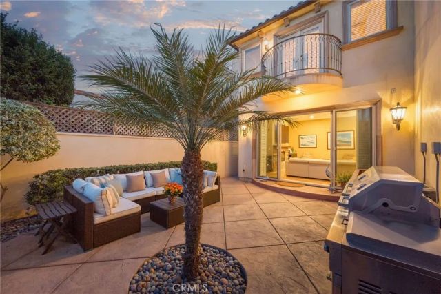 215 The Toledo, Long Beach, CA 90803