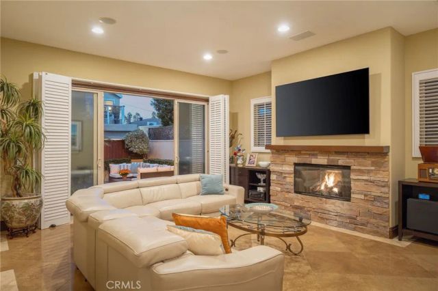 215 The Toledo, Long Beach, CA 90803